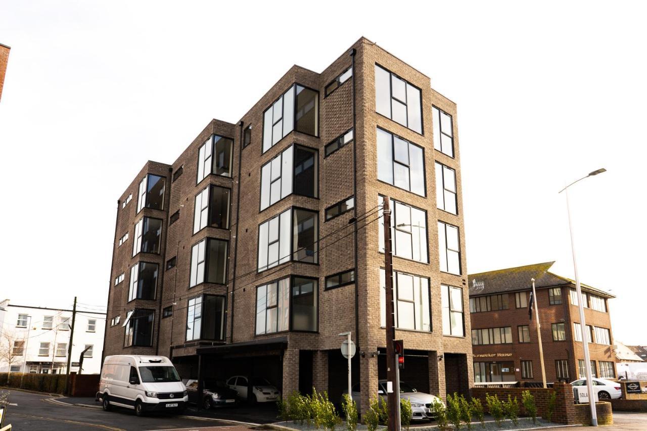 Beautiful Two Bedroom Harbour Side Apartment Poole Bagian luar foto