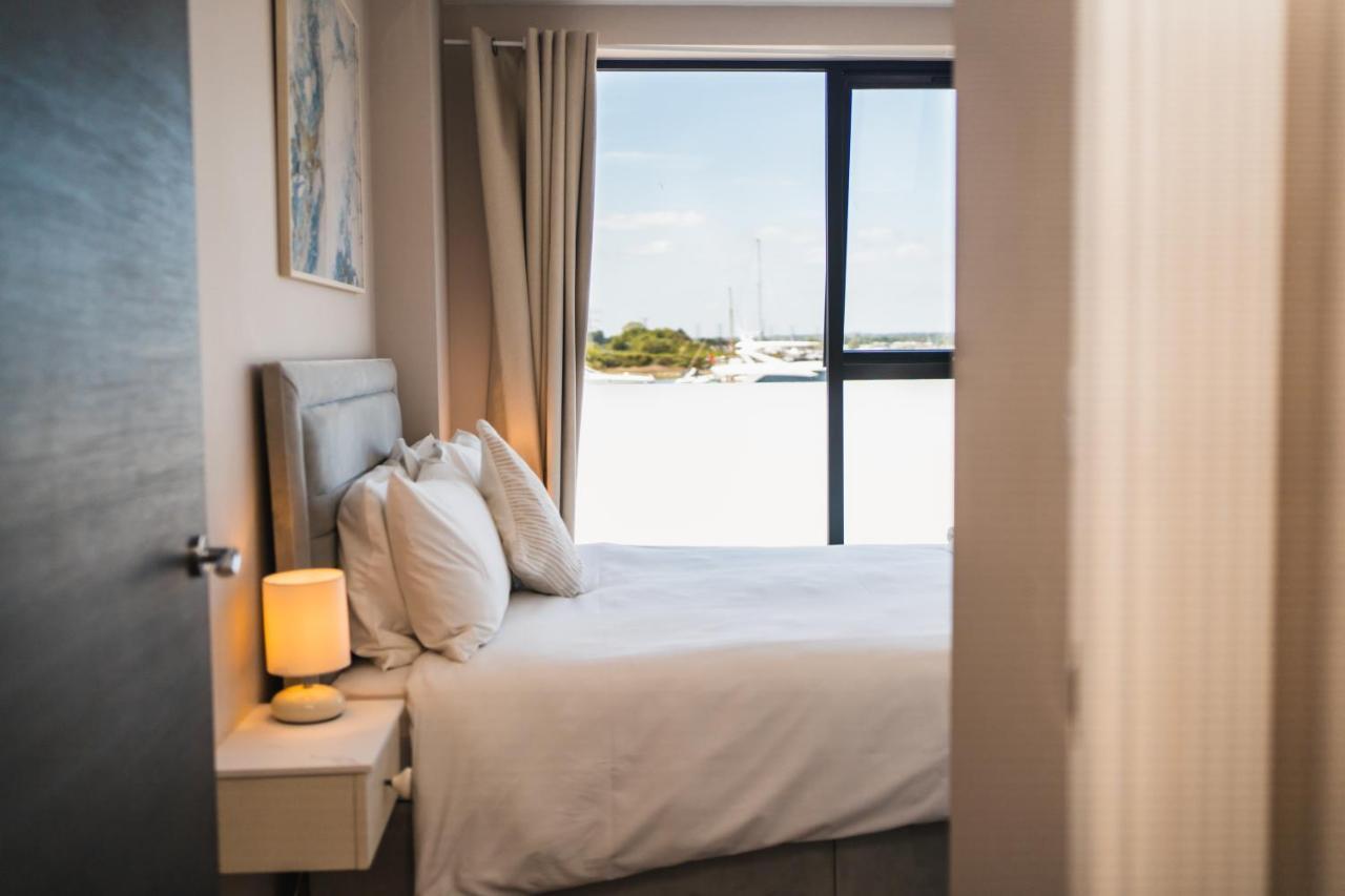 Beautiful Two Bedroom Harbour Side Apartment Poole Bagian luar foto