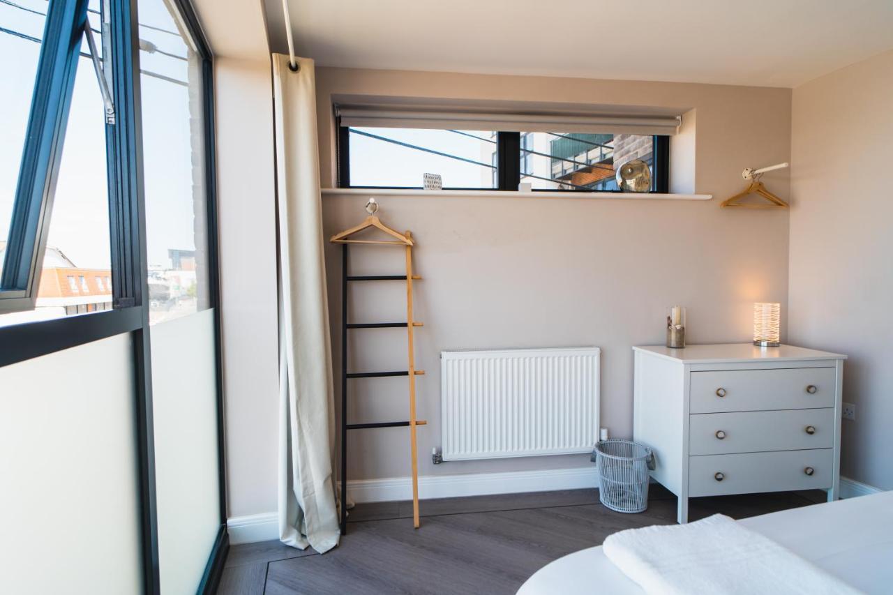 Beautiful Two Bedroom Harbour Side Apartment Poole Bagian luar foto