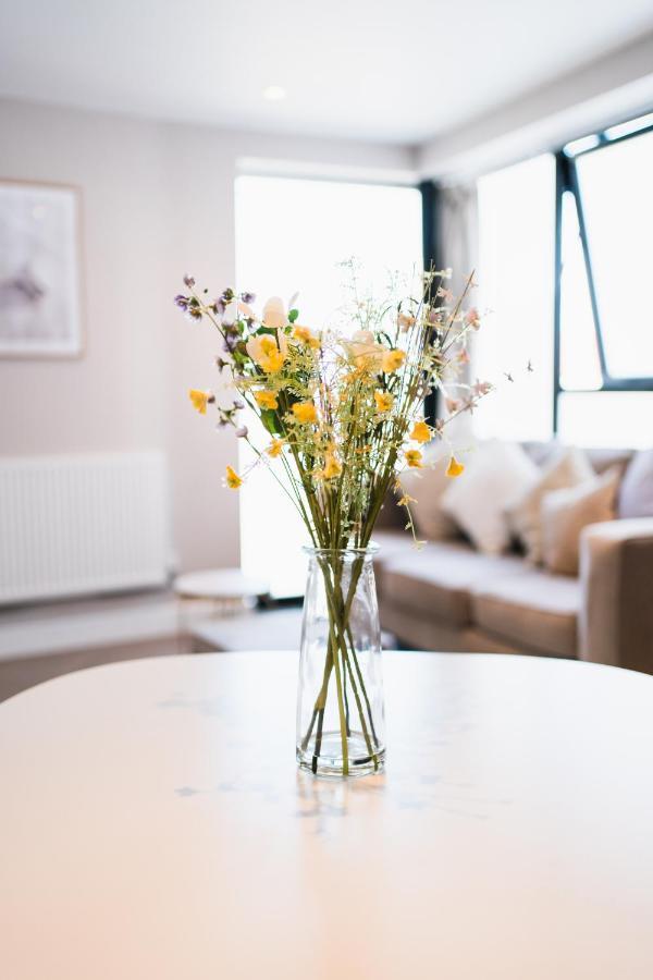 Beautiful Two Bedroom Harbour Side Apartment Poole Bagian luar foto