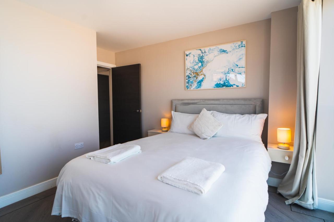 Beautiful Two Bedroom Harbour Side Apartment Poole Bagian luar foto
