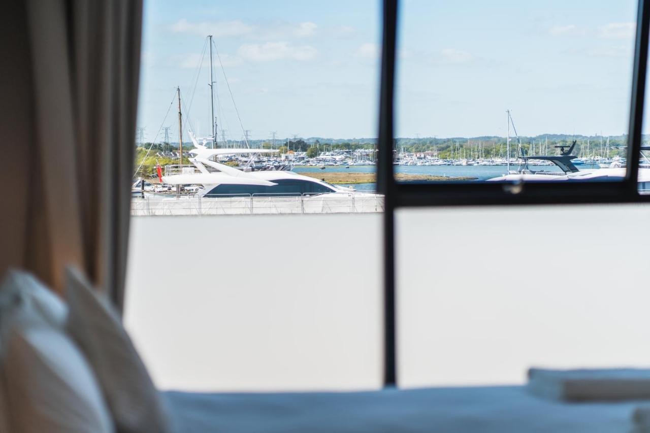 Beautiful Two Bedroom Harbour Side Apartment Poole Bagian luar foto