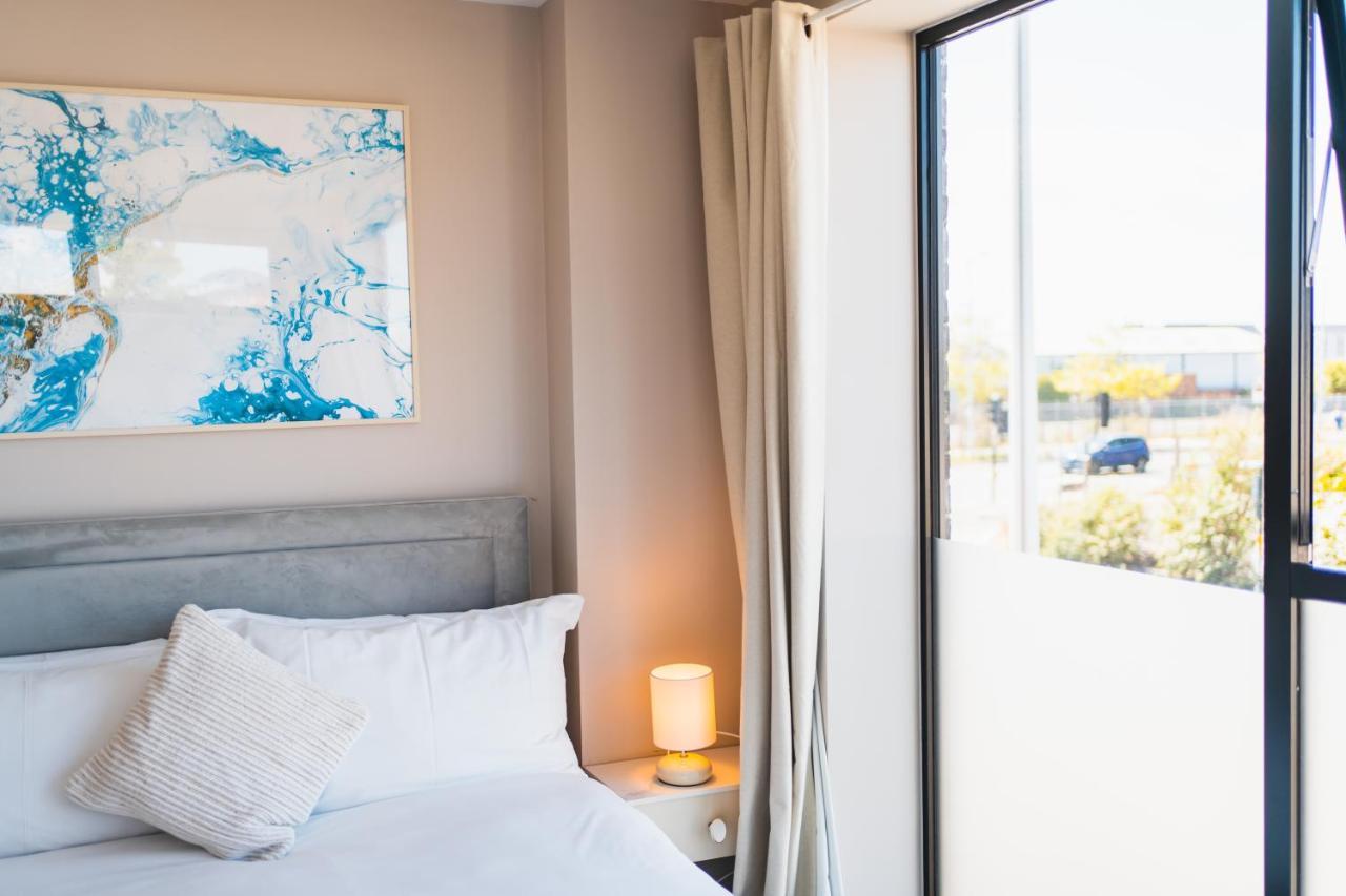 Beautiful Two Bedroom Harbour Side Apartment Poole Bagian luar foto