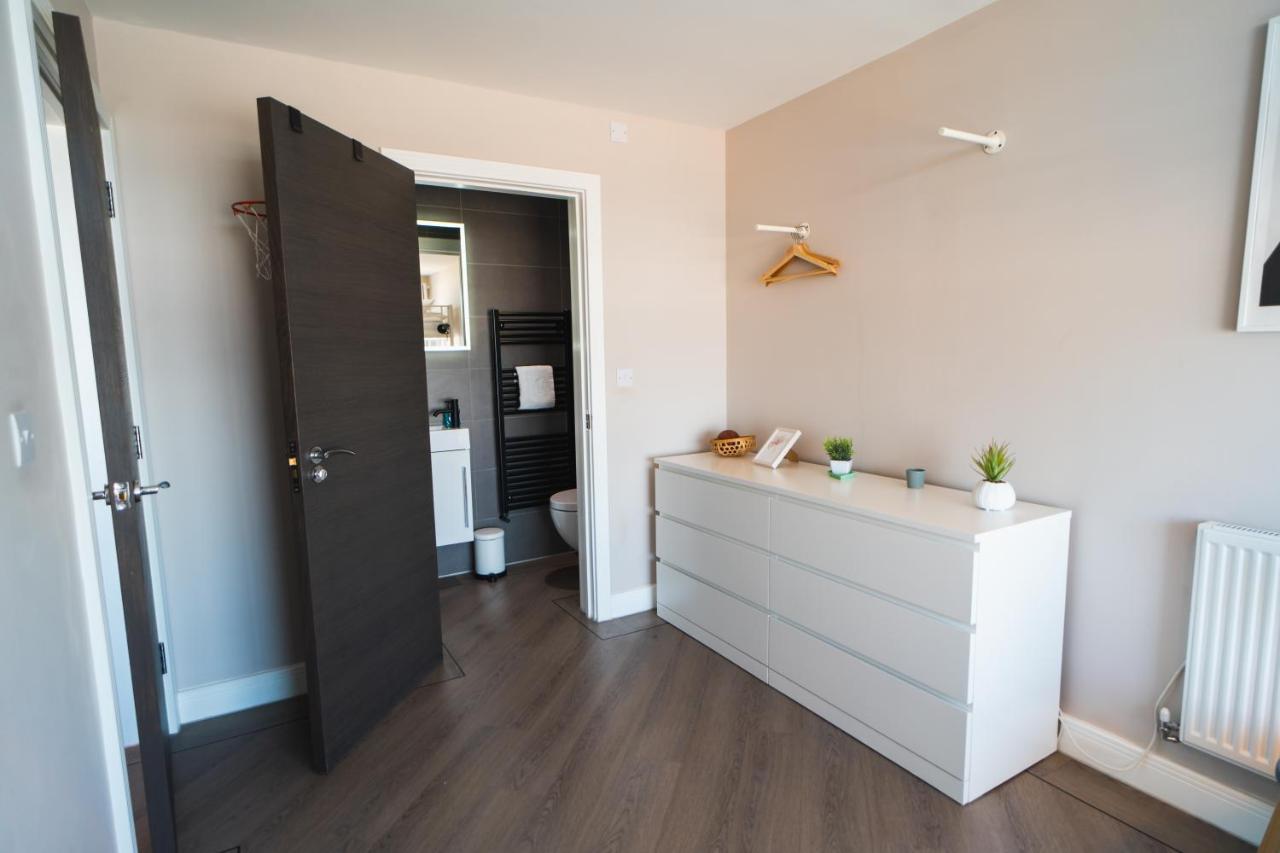 Beautiful Two Bedroom Harbour Side Apartment Poole Bagian luar foto
