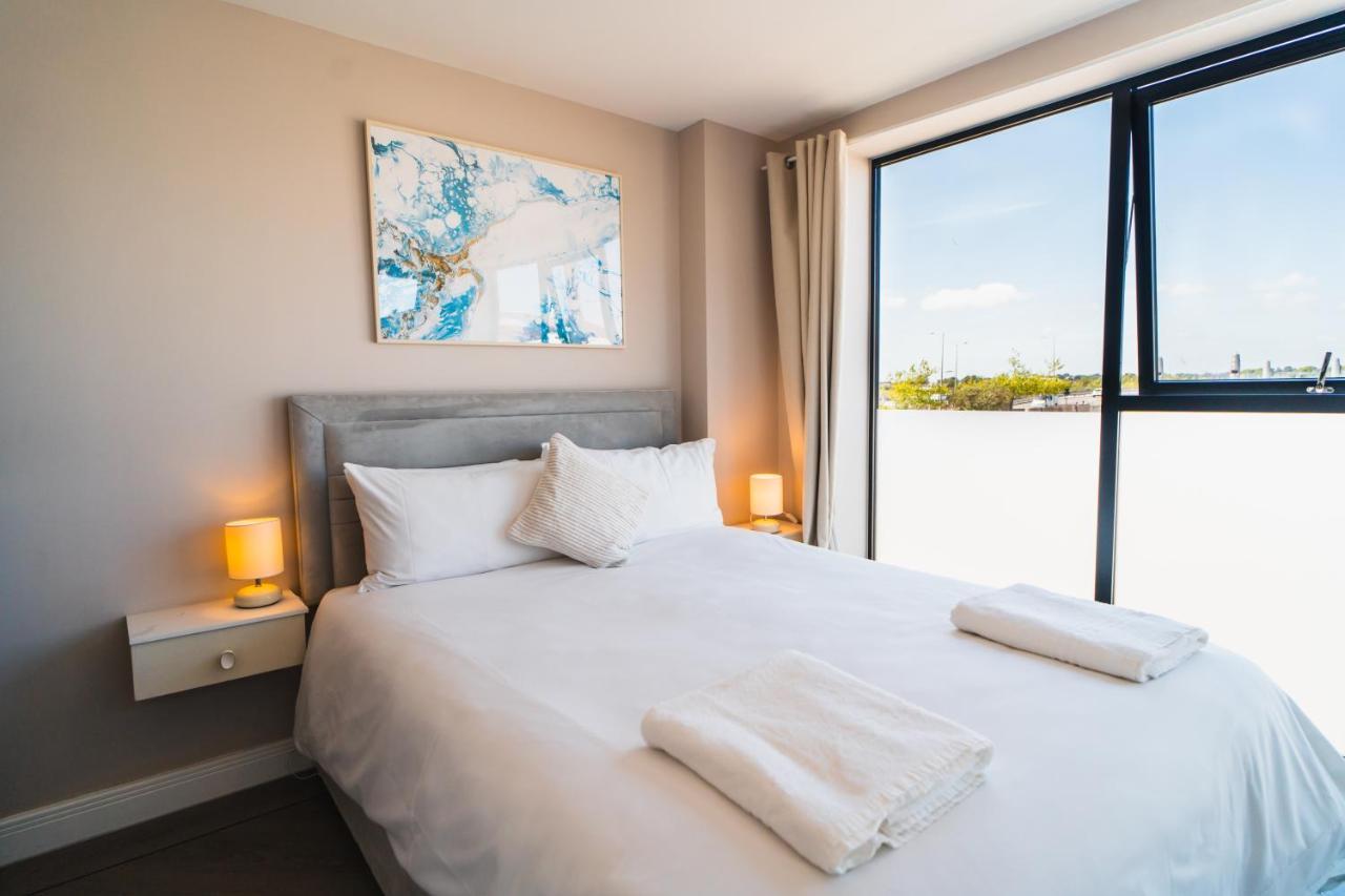 Beautiful Two Bedroom Harbour Side Apartment Poole Bagian luar foto
