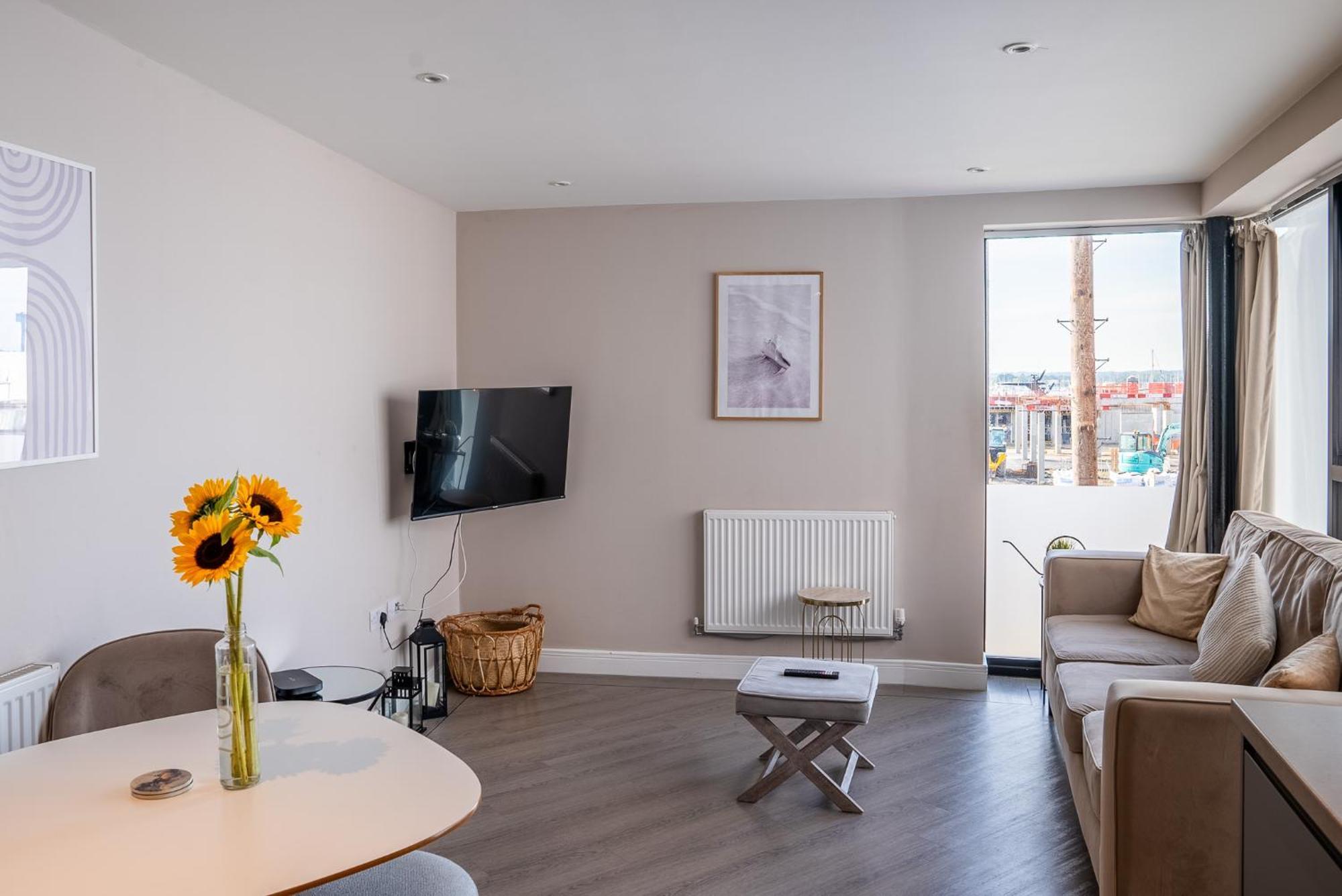 Beautiful Two Bedroom Harbour Side Apartment Poole Bagian luar foto